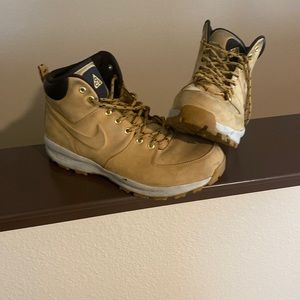Mens Nike ACG boots
